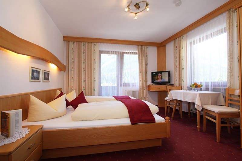 Doppelzimmer mit Balkon im Gästehaus Elfriede in Gerlos